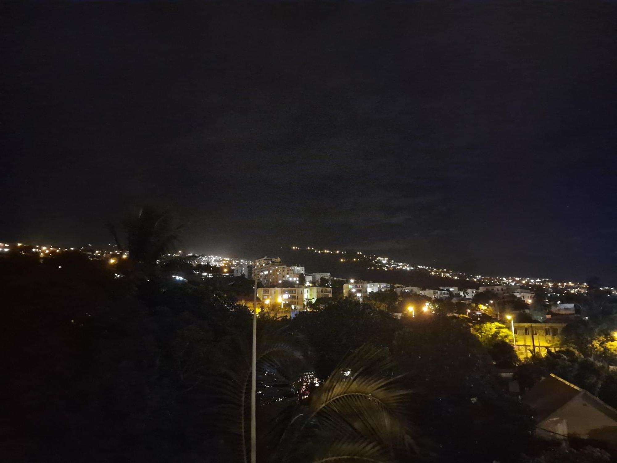 Mont-Vert Exotique - Calme - Vue Et Parking Saint Pierre Bagian luar foto